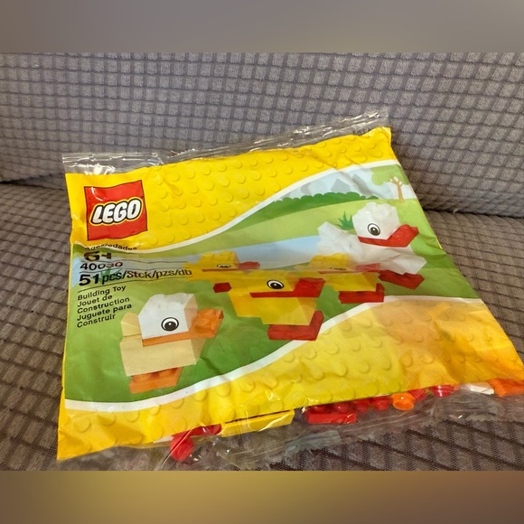 Brand New LEGO 40030 Seasonal Set - Duck with Ducklings Polybag Sealed 2012 - Picture 2 of 3